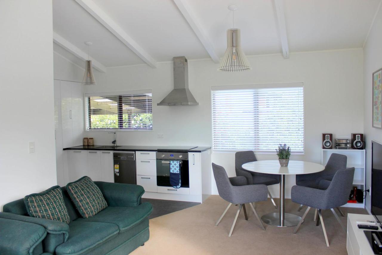 Bram'S Bach Villa Lago Lago Taupo Esterno foto