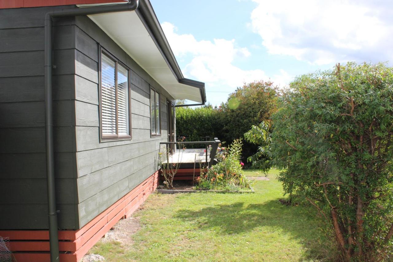 Bram'S Bach Villa Lago Lago Taupo Esterno foto