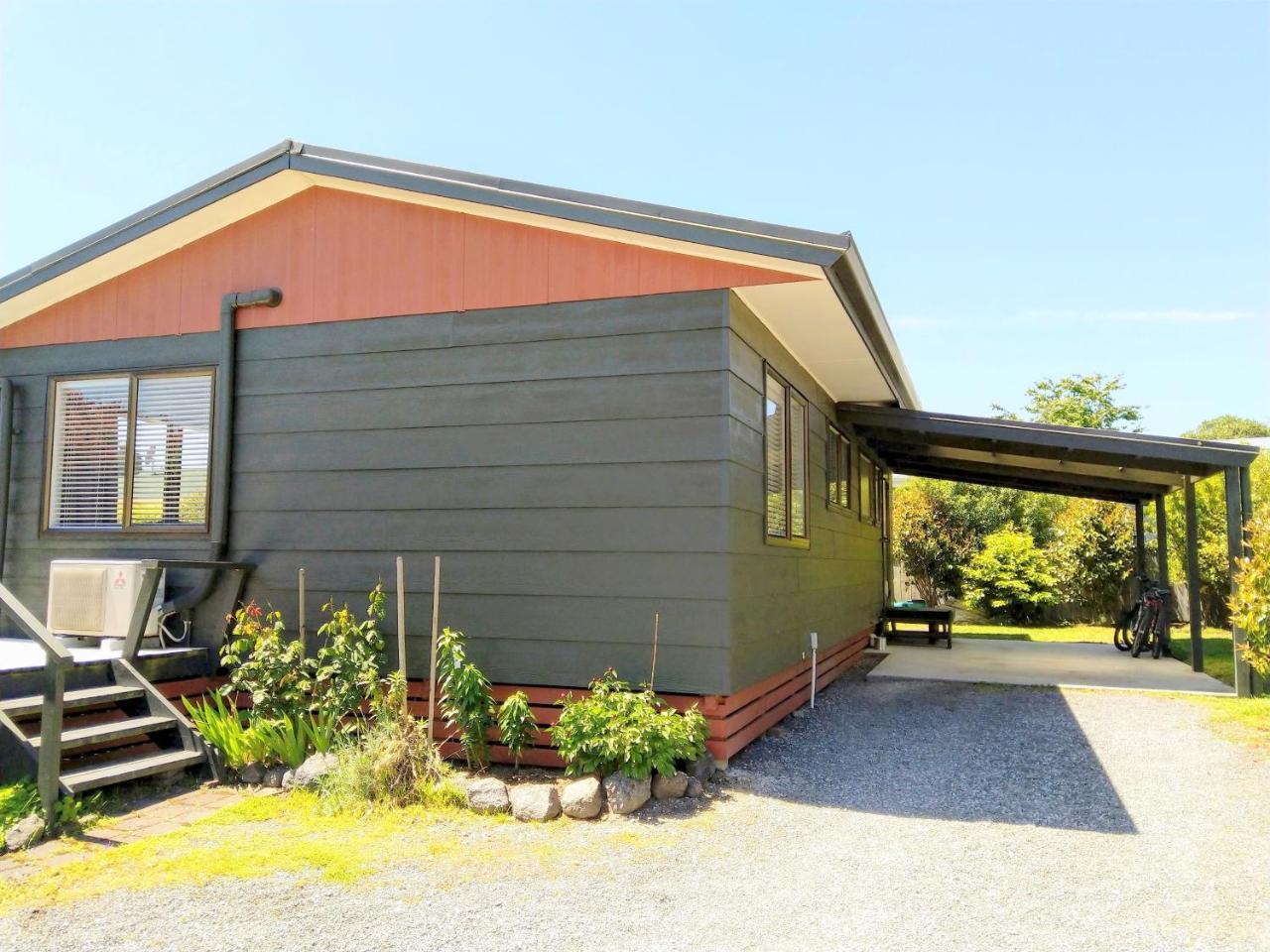 Bram'S Bach Villa Lago Lago Taupo Esterno foto