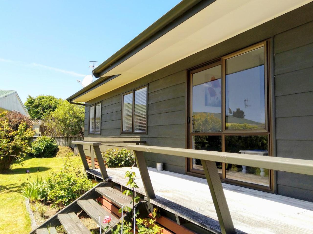 Bram'S Bach Villa Lago Lago Taupo Esterno foto