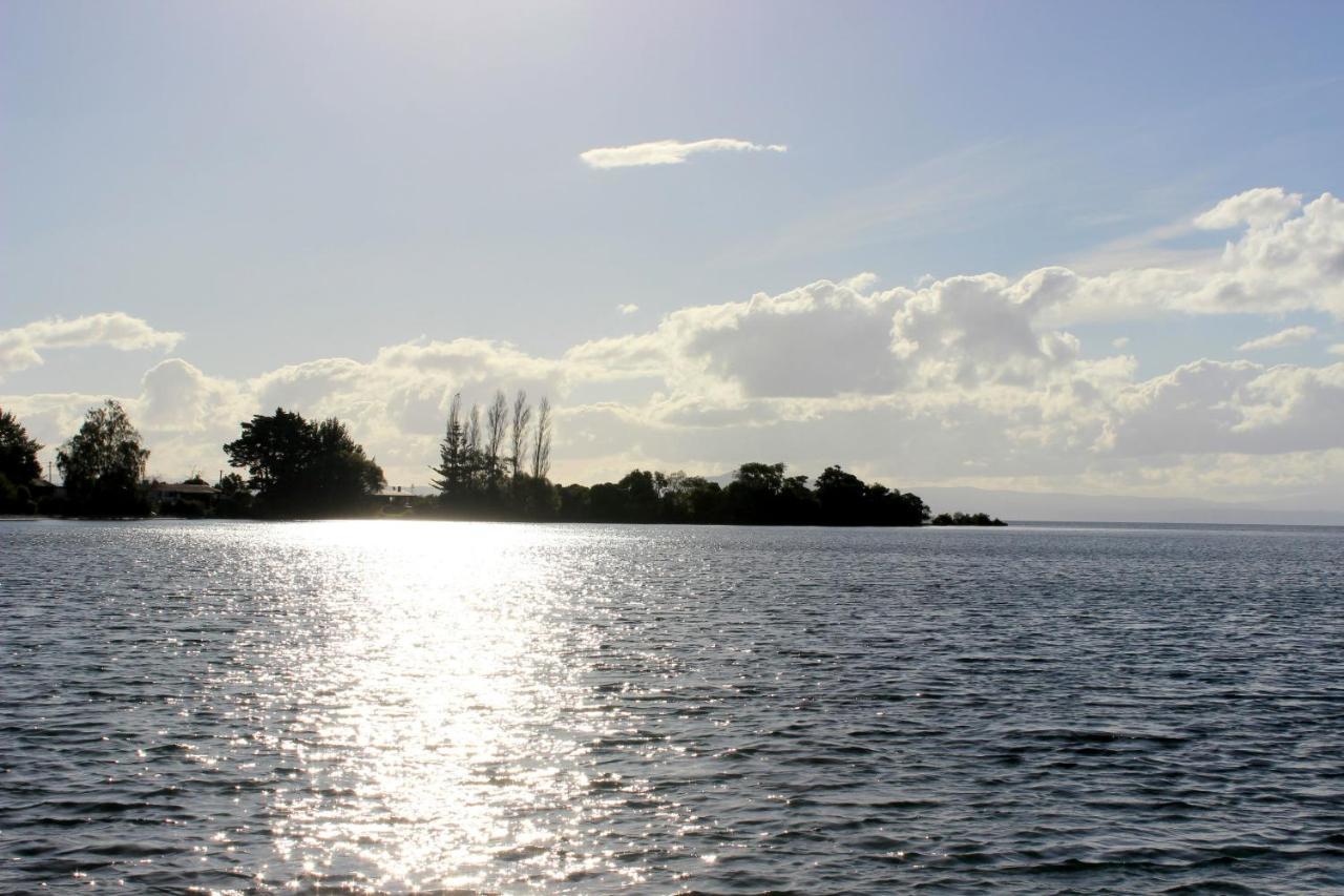 Bram'S Bach Villa Lago Lago Taupo Esterno foto