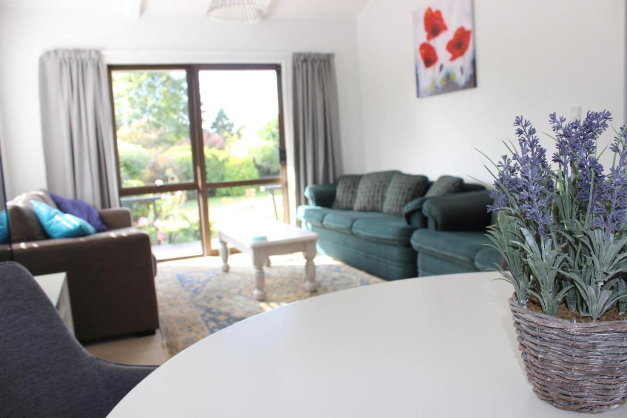Bram'S Bach Villa Lago Lago Taupo Esterno foto