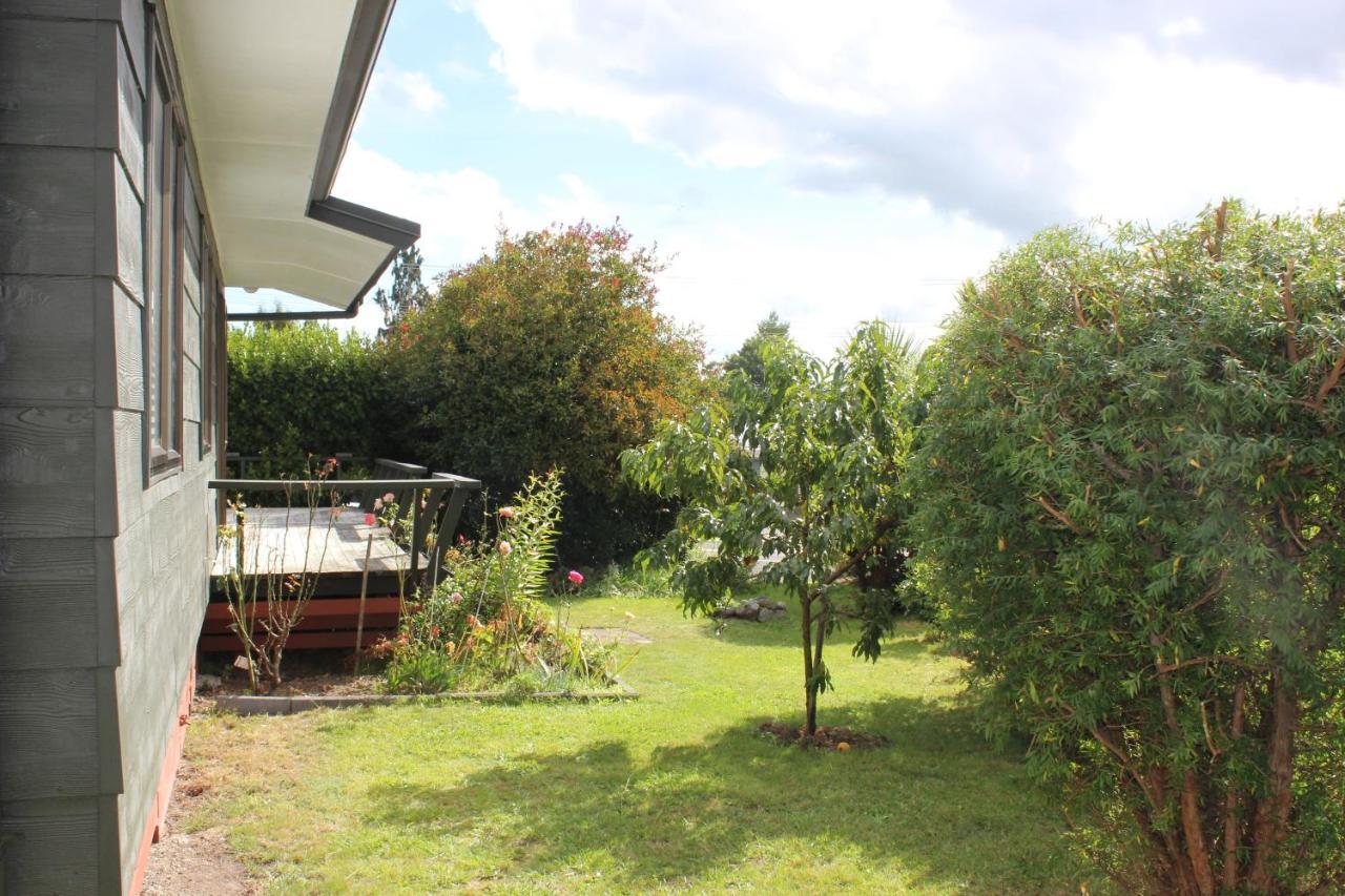 Bram'S Bach Villa Lago Lago Taupo Esterno foto
