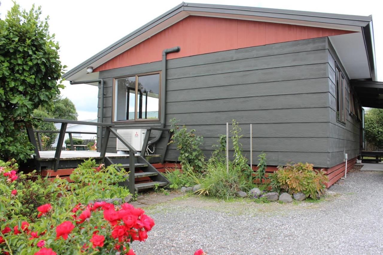 Bram'S Bach Villa Lago Lago Taupo Esterno foto