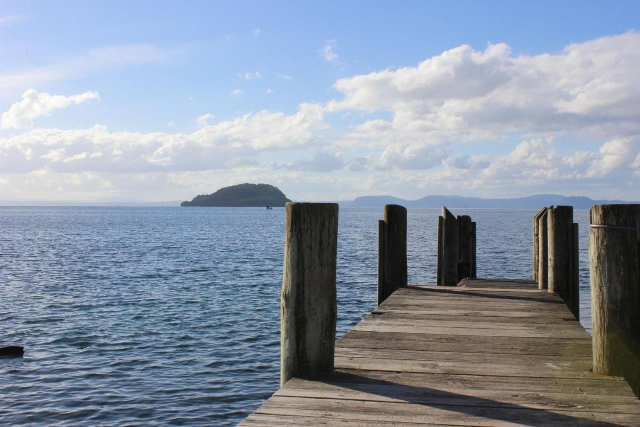 Bram'S Bach Villa Lago Lago Taupo Esterno foto