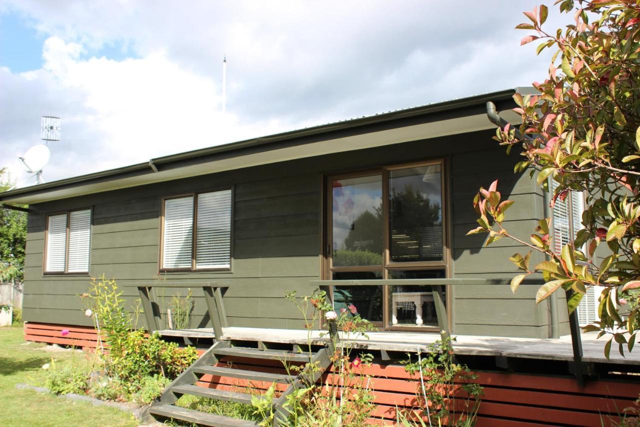 Bram'S Bach Villa Lago Lago Taupo Esterno foto