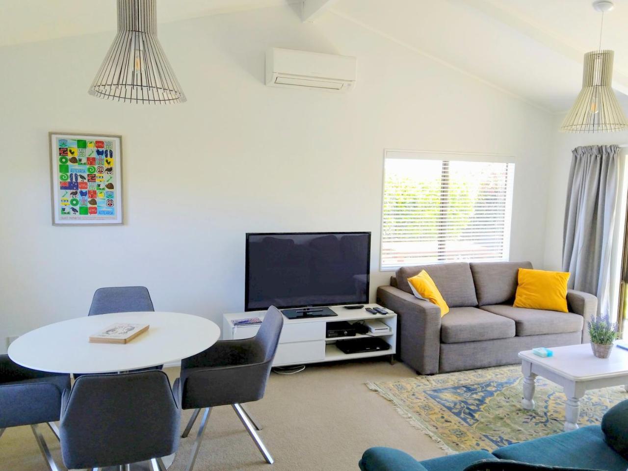 Bram'S Bach Villa Lago Lago Taupo Esterno foto