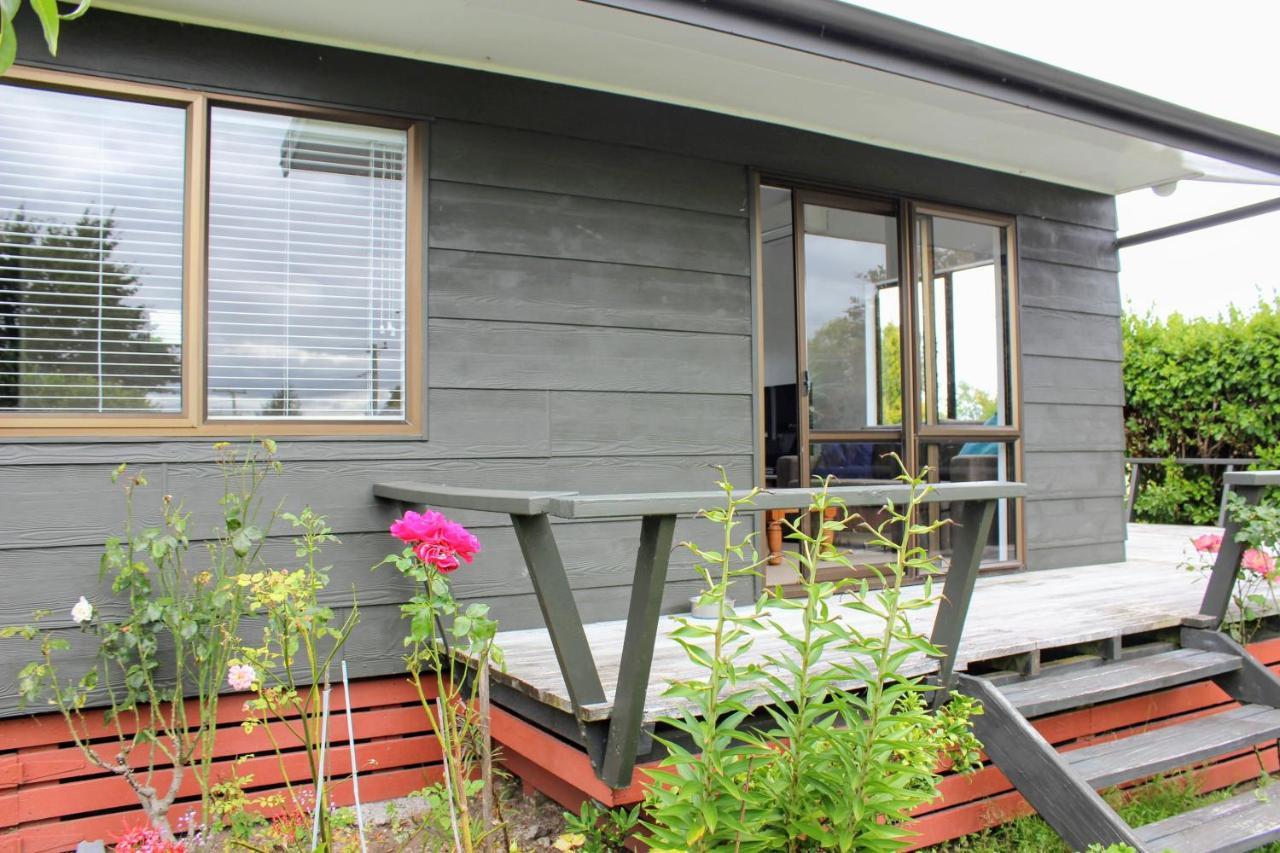 Bram'S Bach Villa Lago Lago Taupo Esterno foto