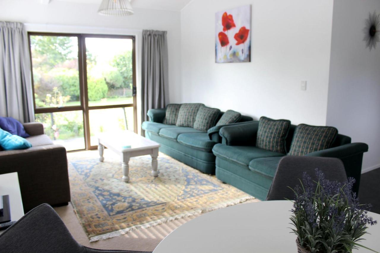 Bram'S Bach Villa Lago Lago Taupo Esterno foto