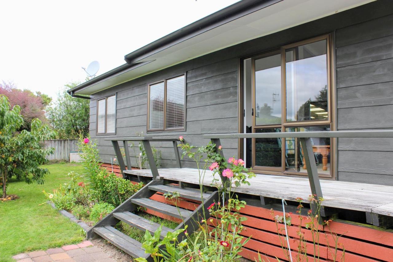 Bram'S Bach Villa Lago Lago Taupo Esterno foto